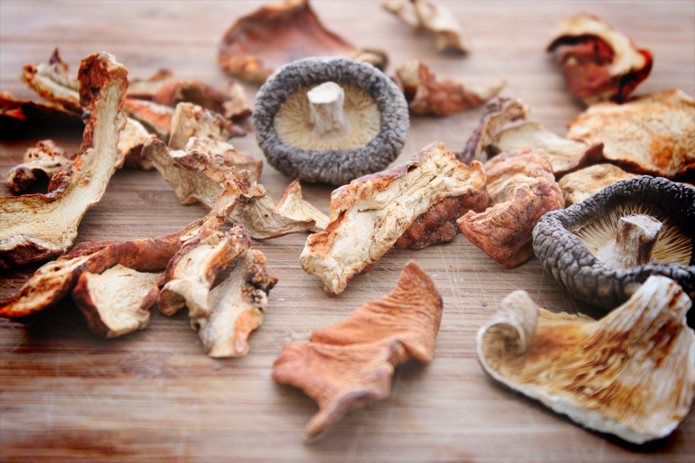 dried mushrooms  {wholly rooted}